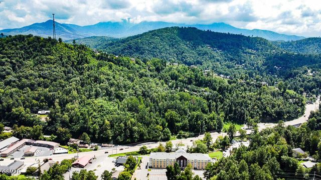 335 W Pinnacle Drive, Gatlinburg, TN 37738
