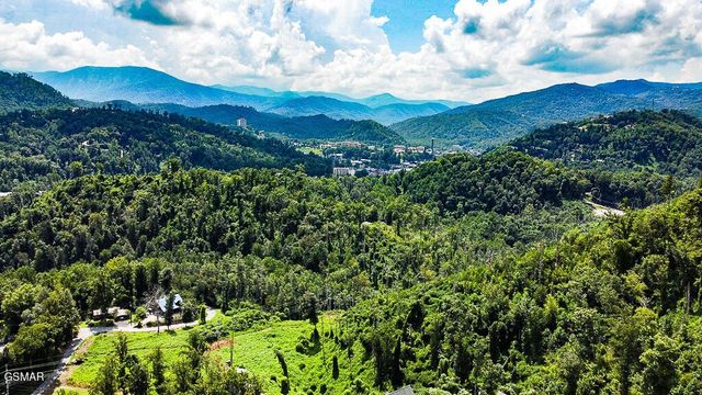 335 W Pinnacle Drive, Gatlinburg, TN 37738