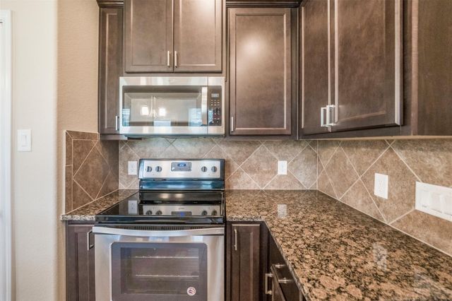 16020 Fountainview Drive 21, Montgomery, TX 77356