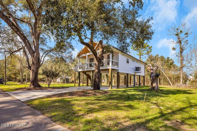 105 Austin Lane, Bay Saint Louis, MS 39520