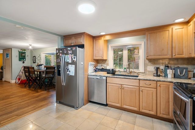 425 Pleasant St, Marlborough, MA 01752