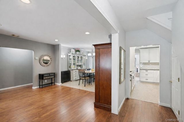 11 W Hitchcock Avenue, Floral Park, NY 11001