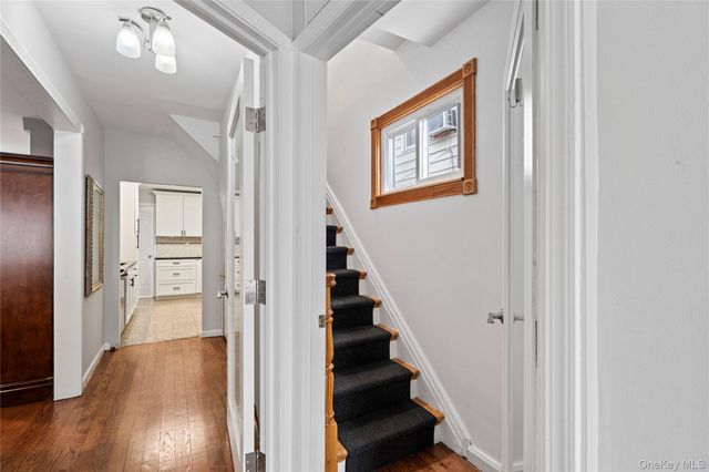 11 W Hitchcock Avenue, Floral Park, NY 11001