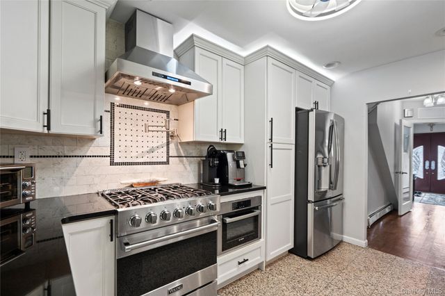 11 W Hitchcock Avenue, Floral Park, NY 11001