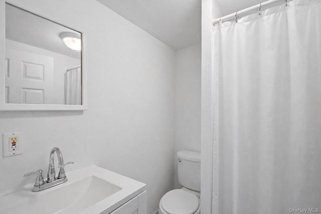 11 W Hitchcock Avenue, Floral Park, NY 11001