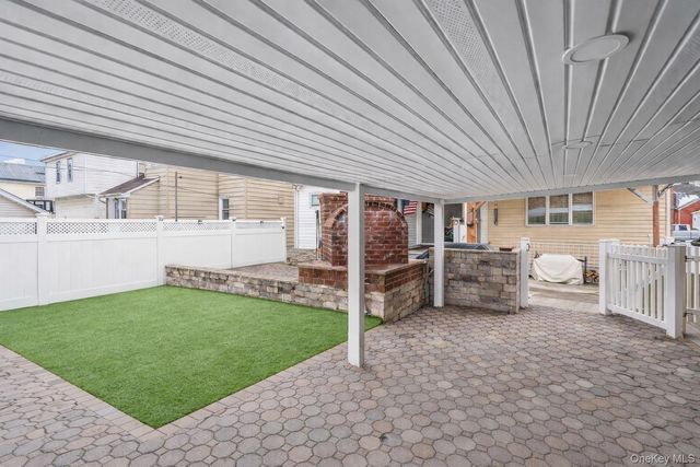 11 W Hitchcock Avenue, Floral Park, NY 11001