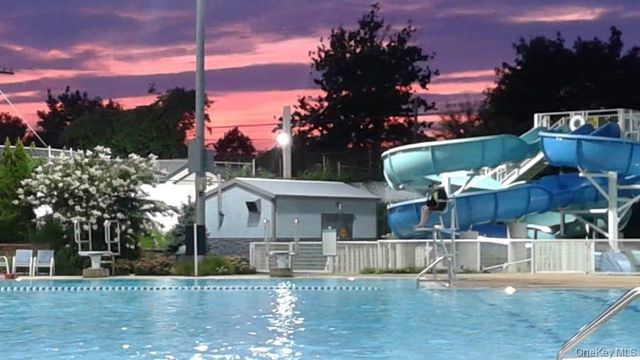 11 W Hitchcock Avenue, Floral Park, NY 11001