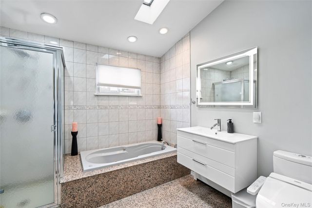 11 W Hitchcock Avenue, Floral Park, NY 11001