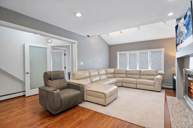 11 W Hitchcock Avenue, Floral Park, NY 11001