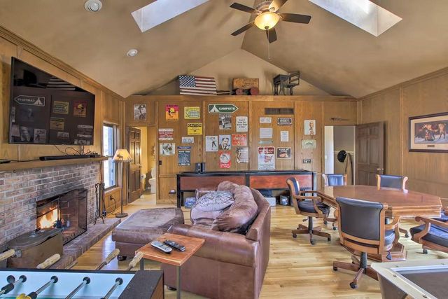 6993 Applewood Drive, Madison, WI 53719