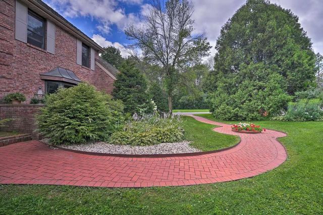 6993 Applewood Drive, Madison, WI 53719