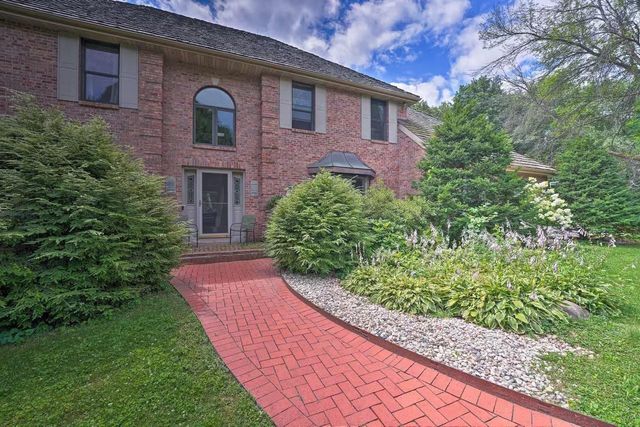 6993 Applewood Drive, Madison, WI 53719