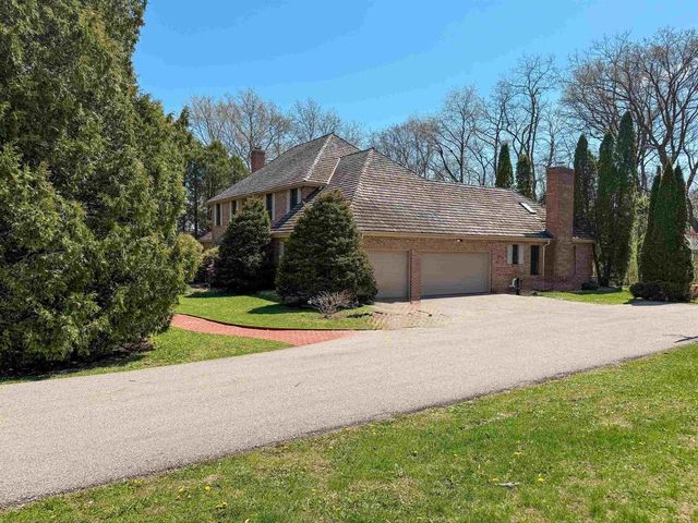 6993 Applewood Drive, Madison, WI 53719