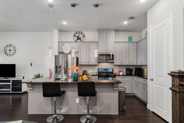 1526 Windermere Way, Farmers Branch, TX 75234