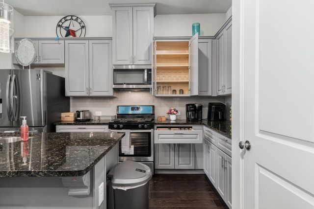 1526 Windermere Way, Farmers Branch, TX 75234