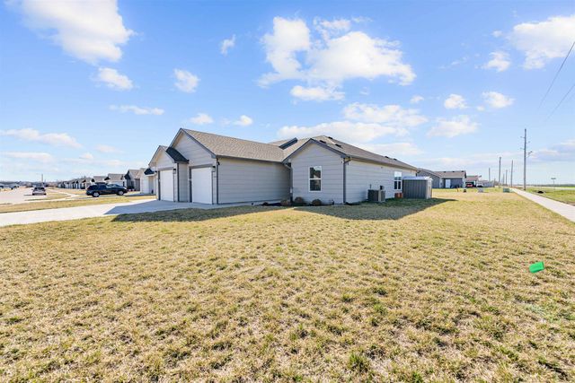 1104 Harbor Dr, Salina, KS 67401