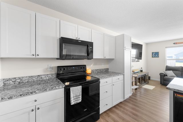 1104 Harbor Dr, Salina, KS 67401