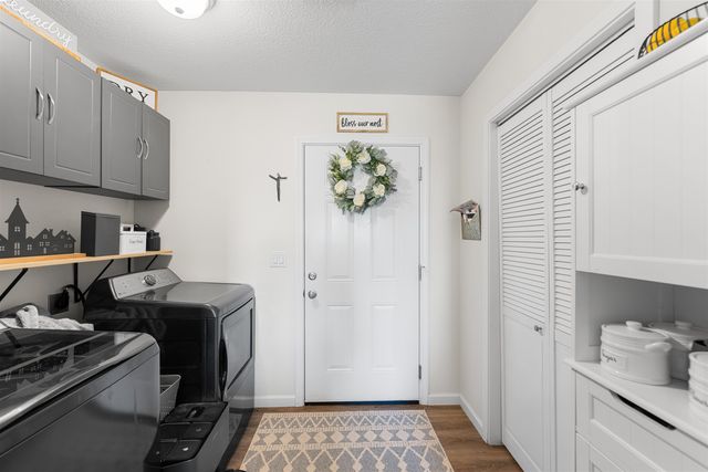 1104 Harbor Dr, Salina, KS 67401