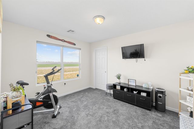 1104 Harbor Dr, Salina, KS 67401