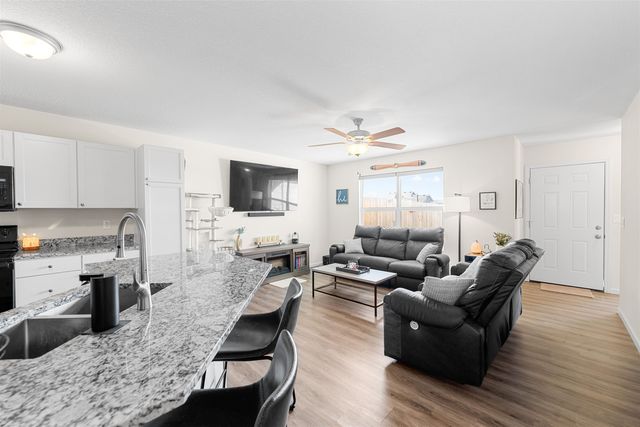 1104 Harbor Dr, Salina, KS 67401