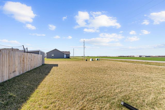 1104 Harbor Dr, Salina, KS 67401