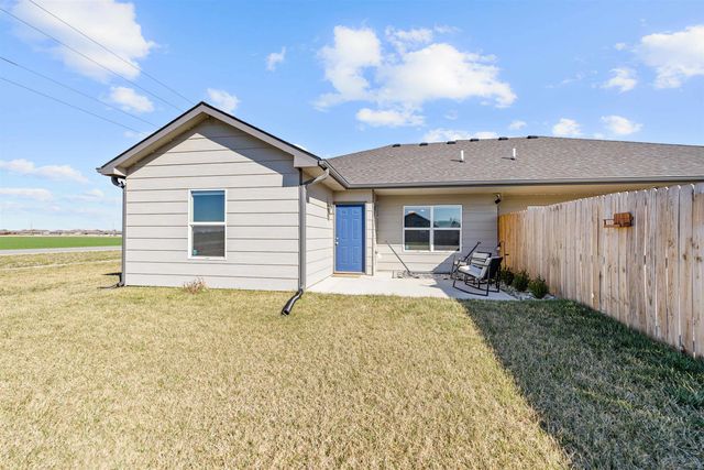 1104 Harbor Dr, Salina, KS 67401