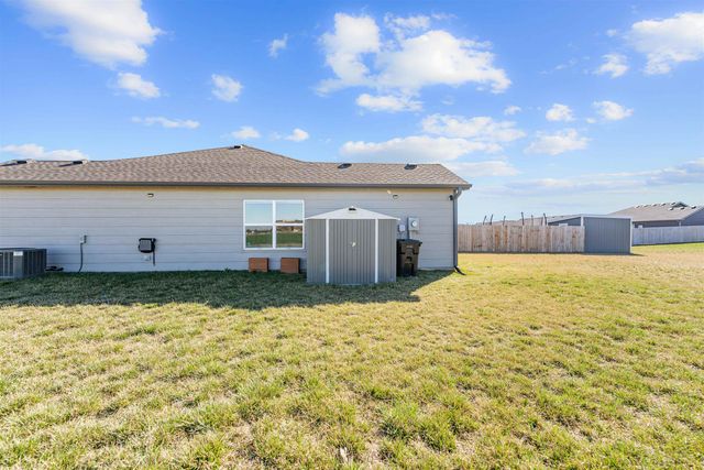 1104 Harbor Dr, Salina, KS 67401