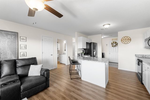 1104 Harbor Dr, Salina, KS 67401