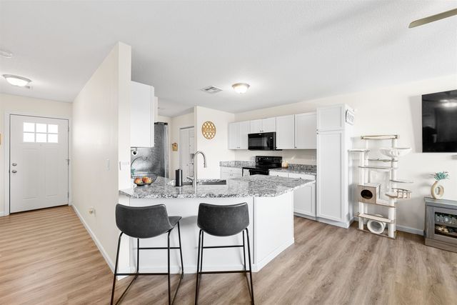 1104 Harbor Dr, Salina, KS 67401