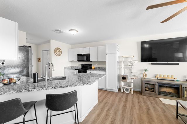 1104 Harbor Dr, Salina, KS 67401