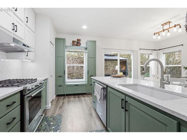 15095 Sw WARBLER Way 104, Beaverton, OR 97007