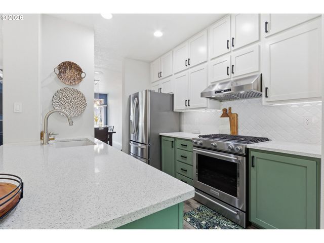 15095 Sw WARBLER Way 104, Beaverton, OR 97007