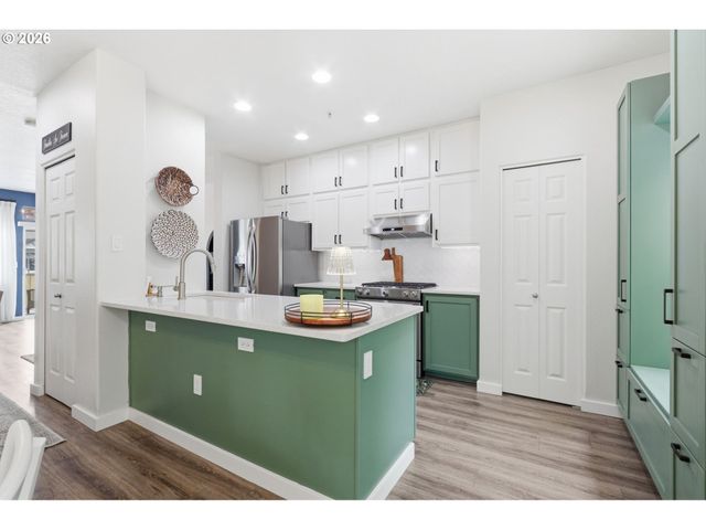 15095 Sw WARBLER Way 104, Beaverton, OR 97007