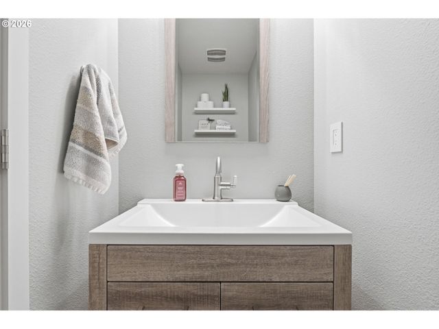 15095 Sw WARBLER Way 104, Beaverton, OR 97007