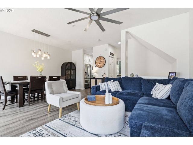 15095 Sw WARBLER Way 104, Beaverton, OR 97007