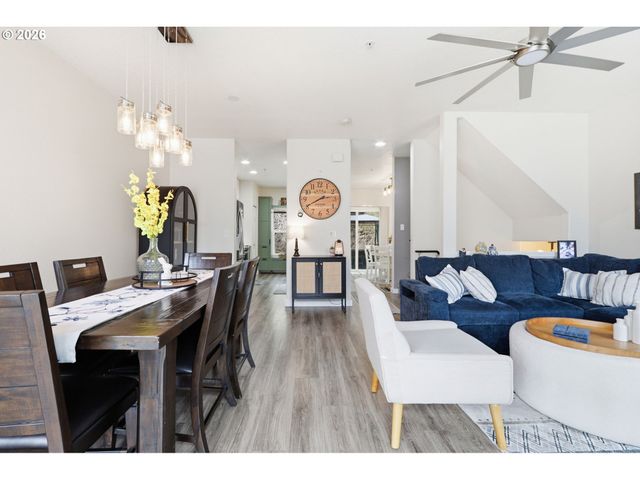 15095 Sw WARBLER Way 104, Beaverton, OR 97007