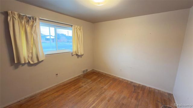 805 S Carlson Street, Westland, MI 48186