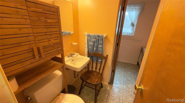 805 S Carlson Street, Westland, MI 48186