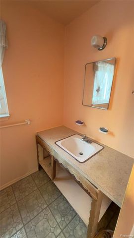 805 S Carlson Street, Westland, MI 48186