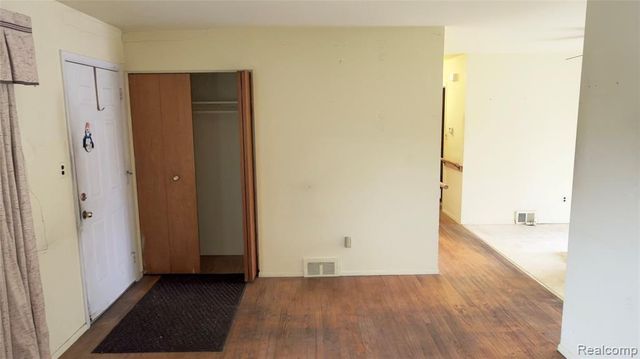 805 S Carlson Street, Westland, MI 48186