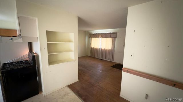 805 S Carlson Street, Westland, MI 48186