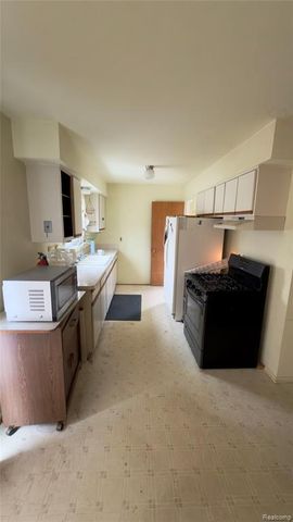 805 S Carlson Street, Westland, MI 48186