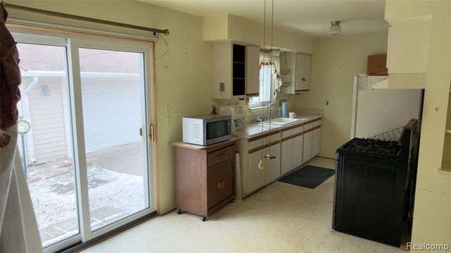 805 S Carlson Street, Westland, MI 48186