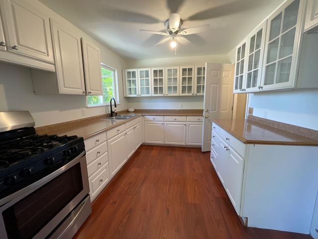 941 E E St, Oakdale, CA 95361