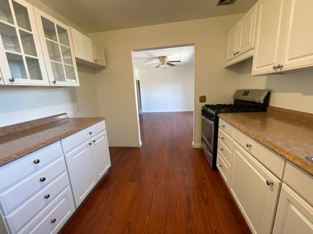 941 E E St, Oakdale, CA 95361