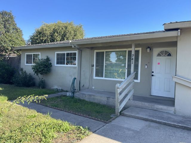 941 E E St, Oakdale, CA 95361