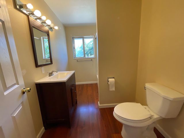 941 E E St, Oakdale, CA 95361