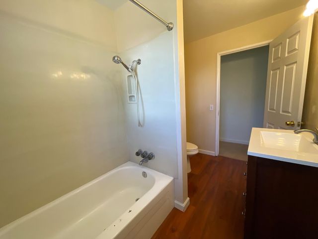 941 E E St, Oakdale, CA 95361