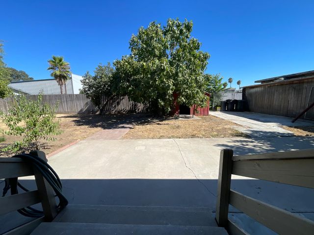 941 E E St, Oakdale, CA 95361