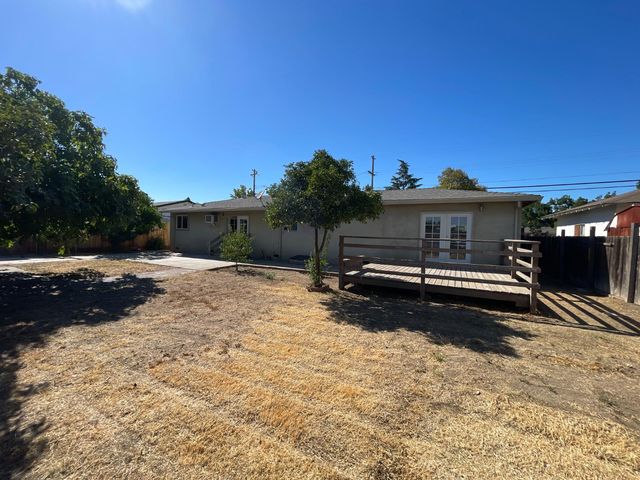 941 E E St, Oakdale, CA 95361